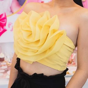 Hi, I’m selling pre loved Zara floral top.